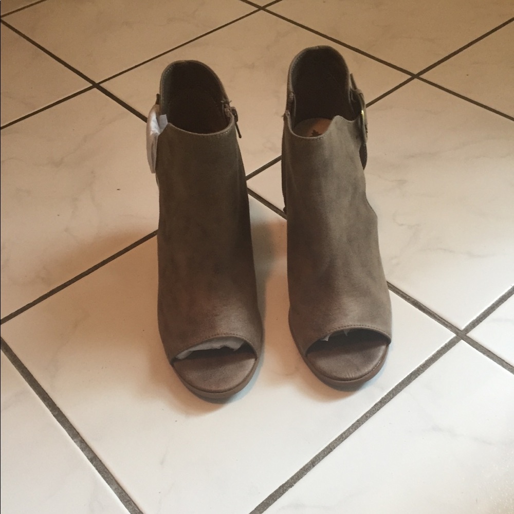 Women’s shoes